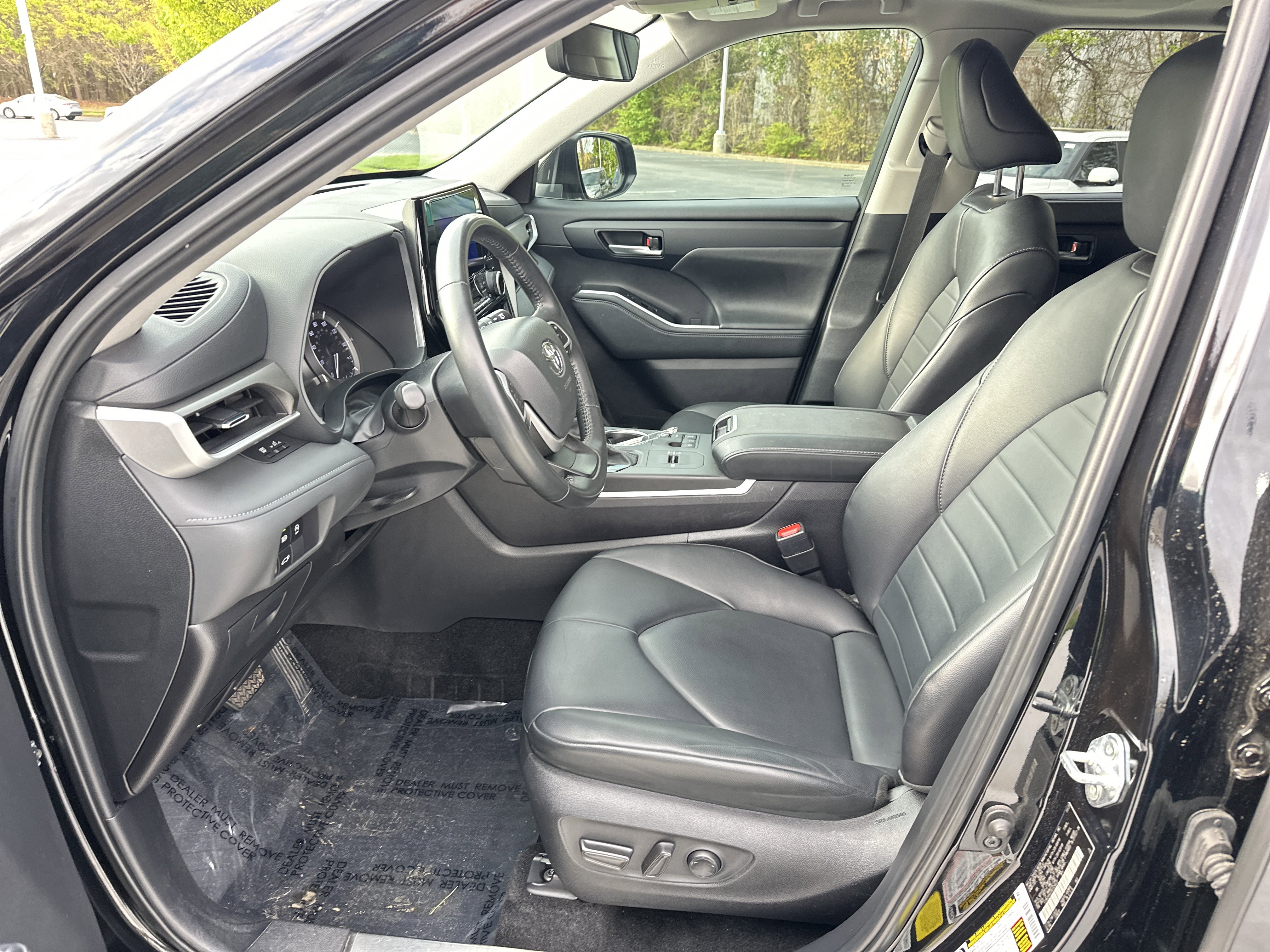 Used 2024 Toyota Highlander XLE image 16