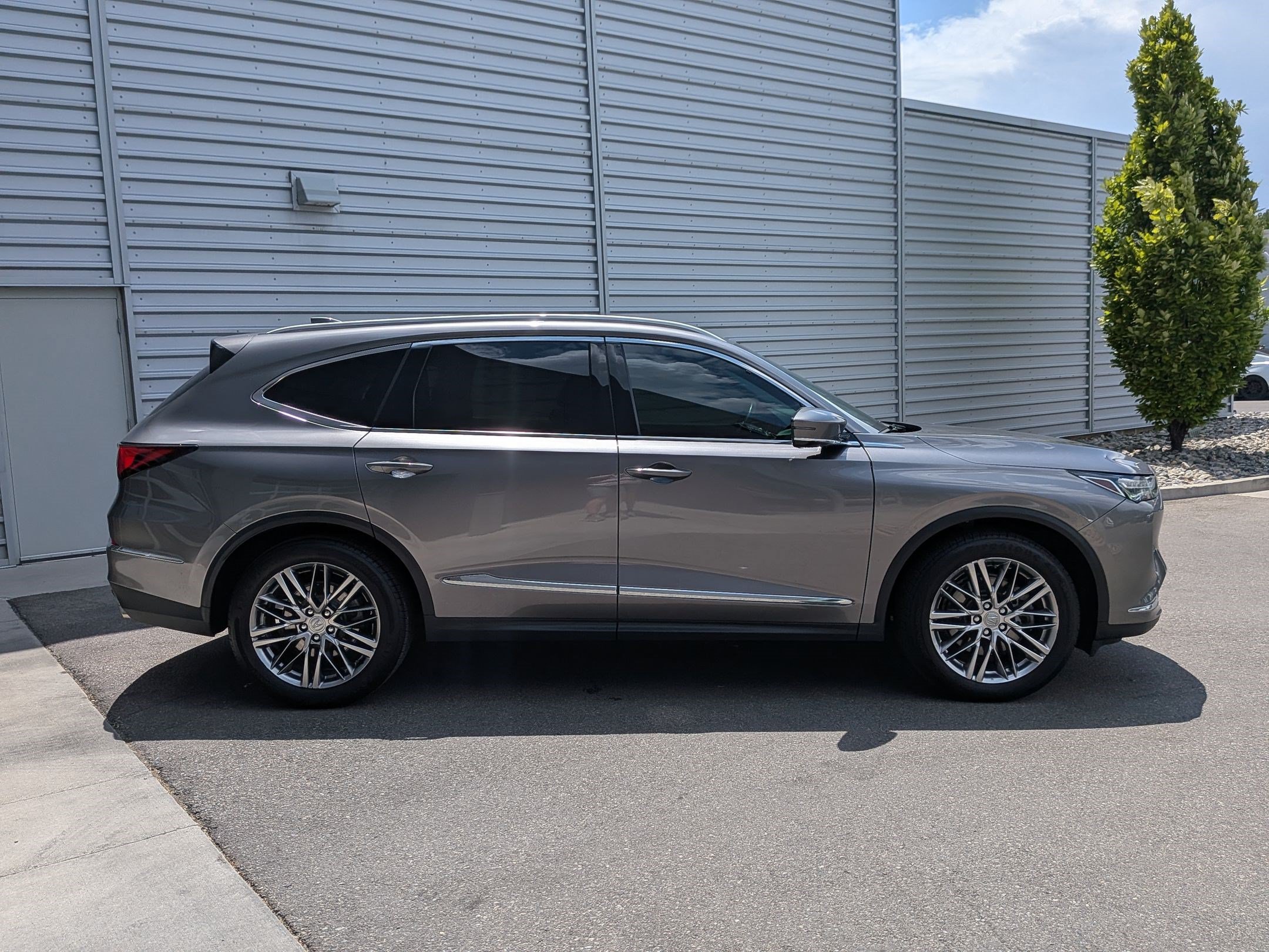 Used 2022 Acura MDX w/ Advance Package AWD/4WD image 4