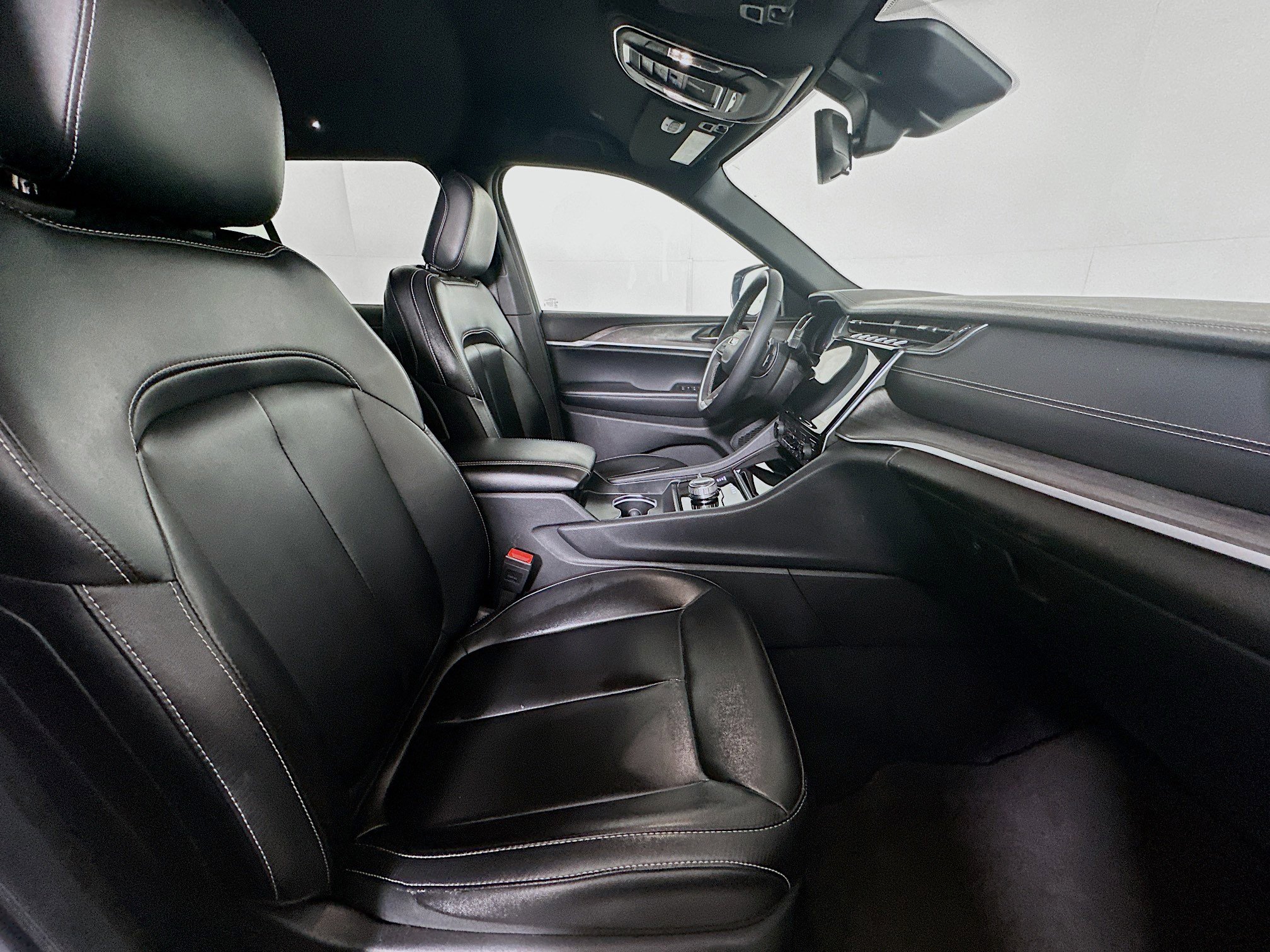 Used 2024 Jeep Grand Cherokee Limited image 31