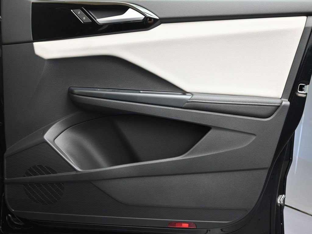 New 2025 Volkswagen Taos S image 11