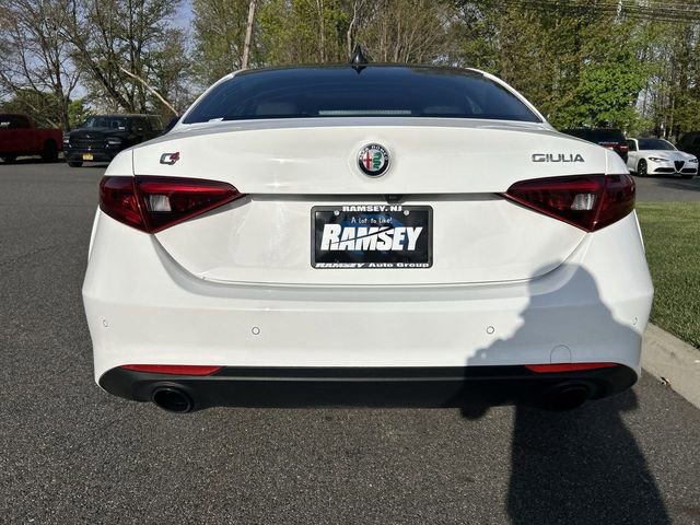 Used 2023 Alfa Romeo Giulia Ti AWD/4WD image 7