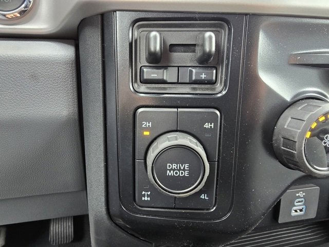 New 2025 Ford F350 XLT w/ Black Appearance Package image 19