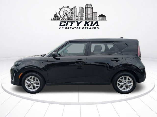 Certified 2025 Kia Soul LX w/ LX Technology Package FWD image 3