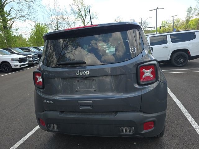 Used 2023 Jeep Renegade Latitude w/ Sun & Fun Group AWD/4WD image 8