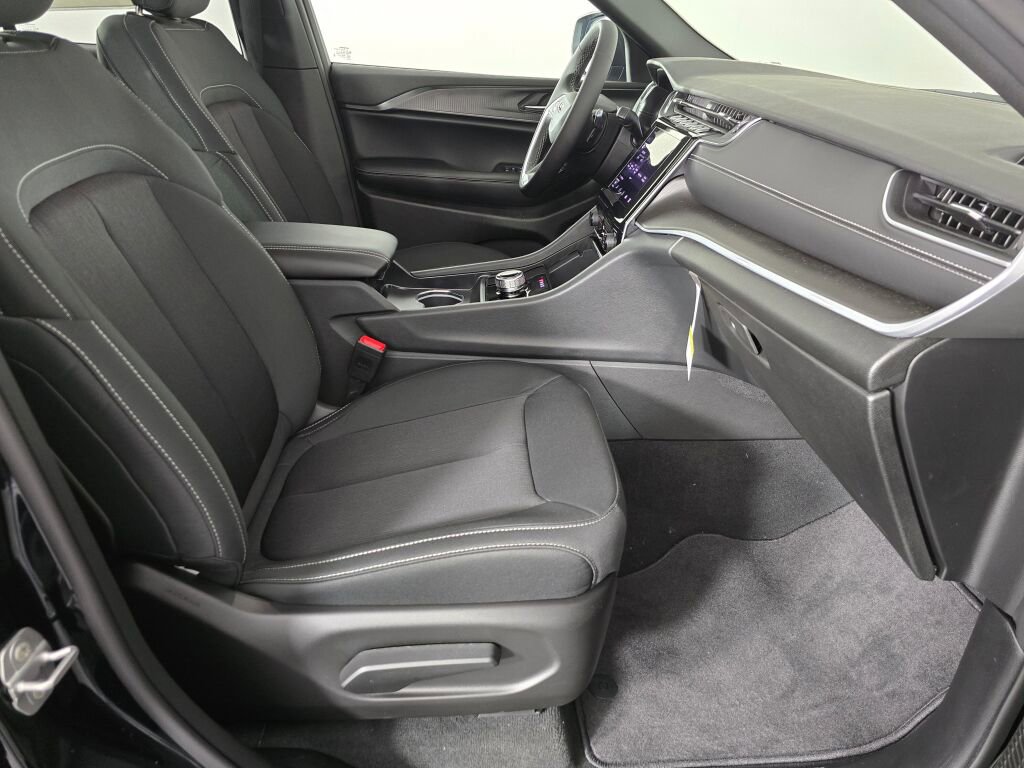 New 2025 Jeep Grand Cherokee Laredo X w/ Trailer Tow Package image 29