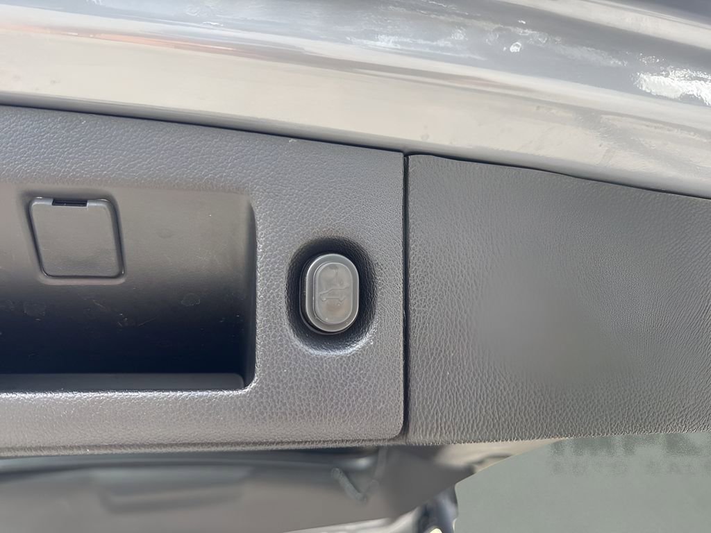 Used 2020 Cadillac Escalade Luxury image 31