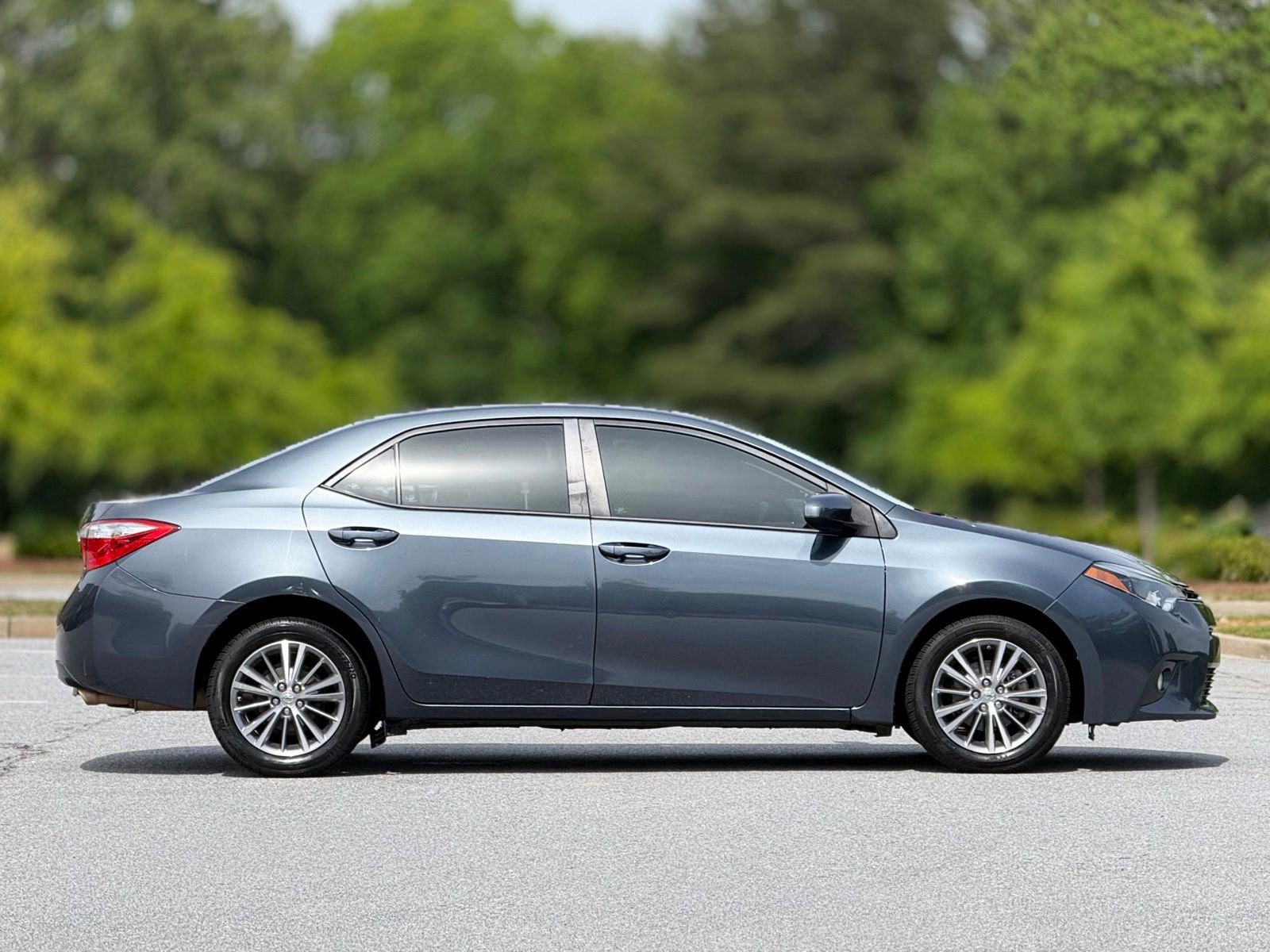 Used 2015 Toyota Corolla LE FWD image 12