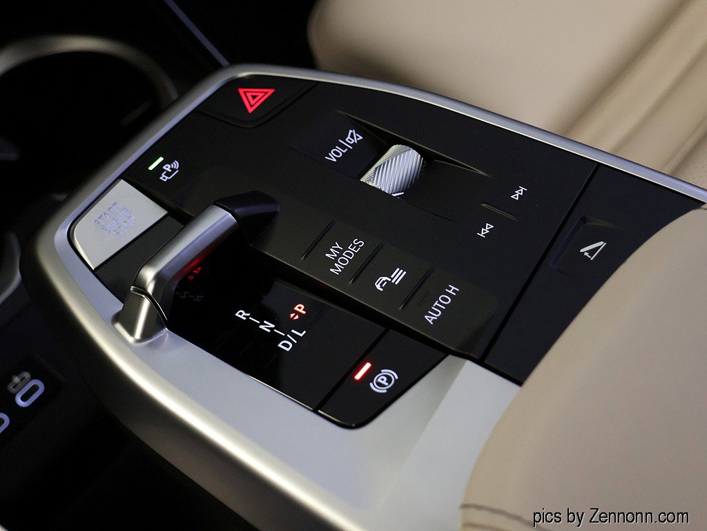 Certified 2025 BMW X2 xDrive28i AWD/4WD image 25