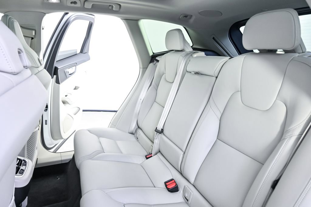 Used 2026 Volvo XC60 B5 Ultra w/ Protection Package Premier AWD/4WD image 23