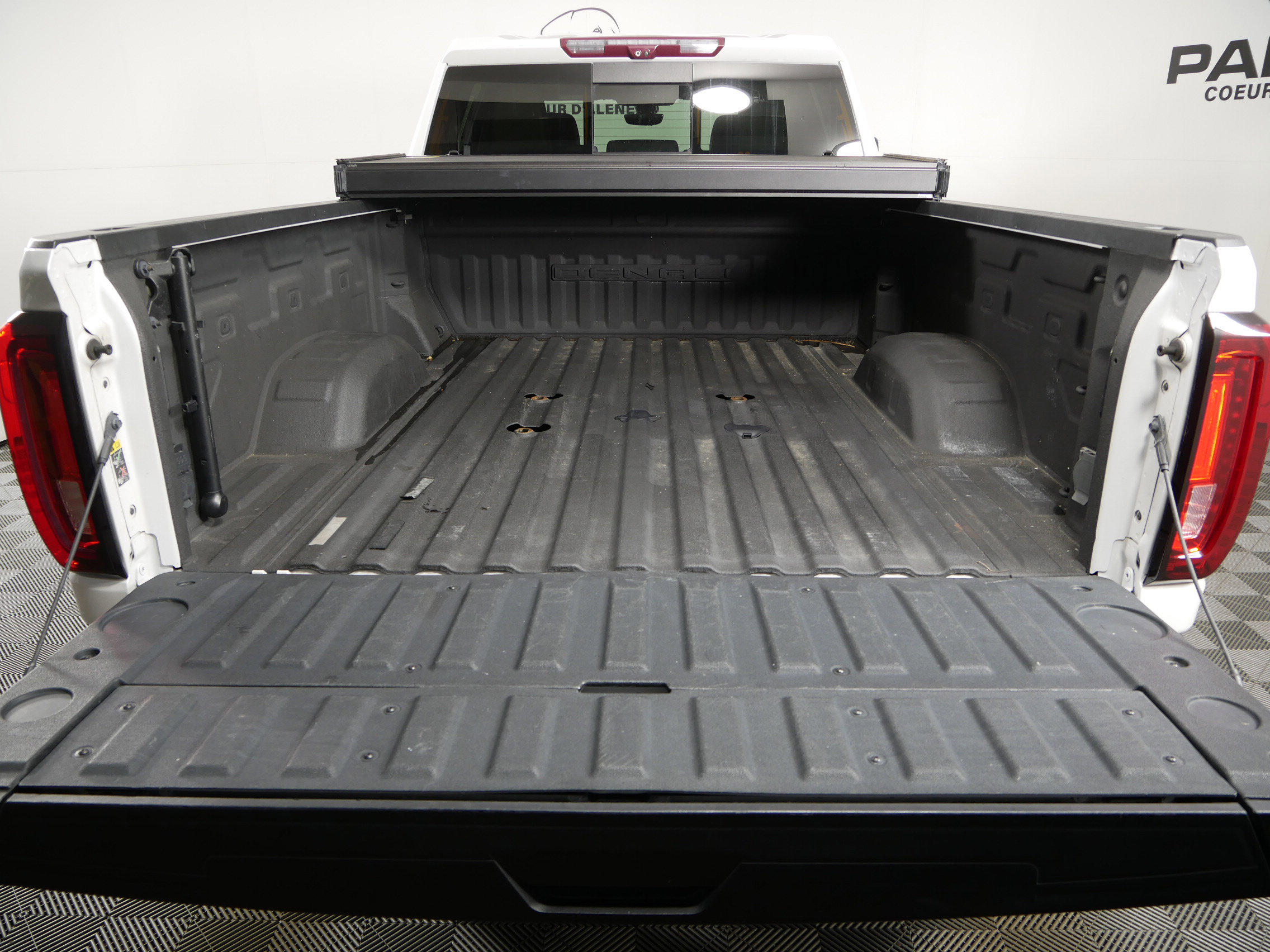 Used 2021 GMC Sierra 3500 Denali w/ Denali Ultimate Package AWD/4WD image 13