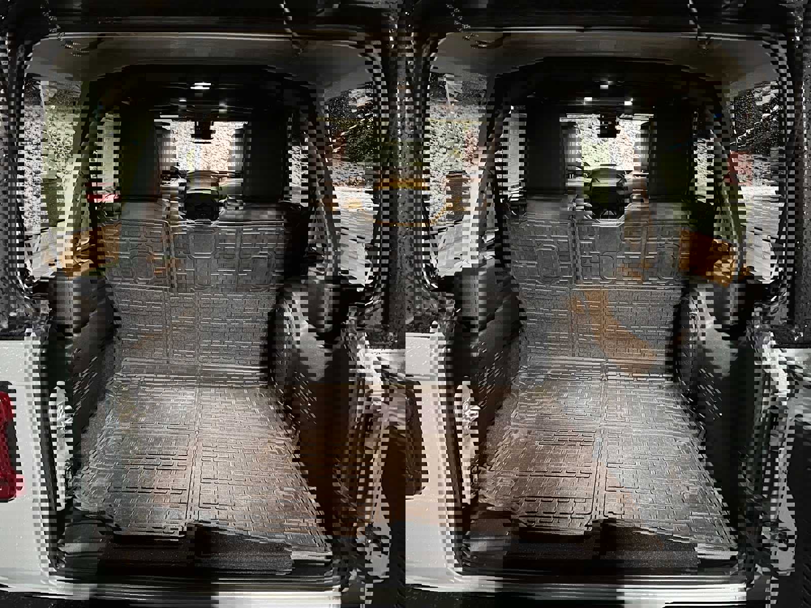 Used 2024 Jeep Wrangler Unlimited Rubicon w/ Capability Package image 14