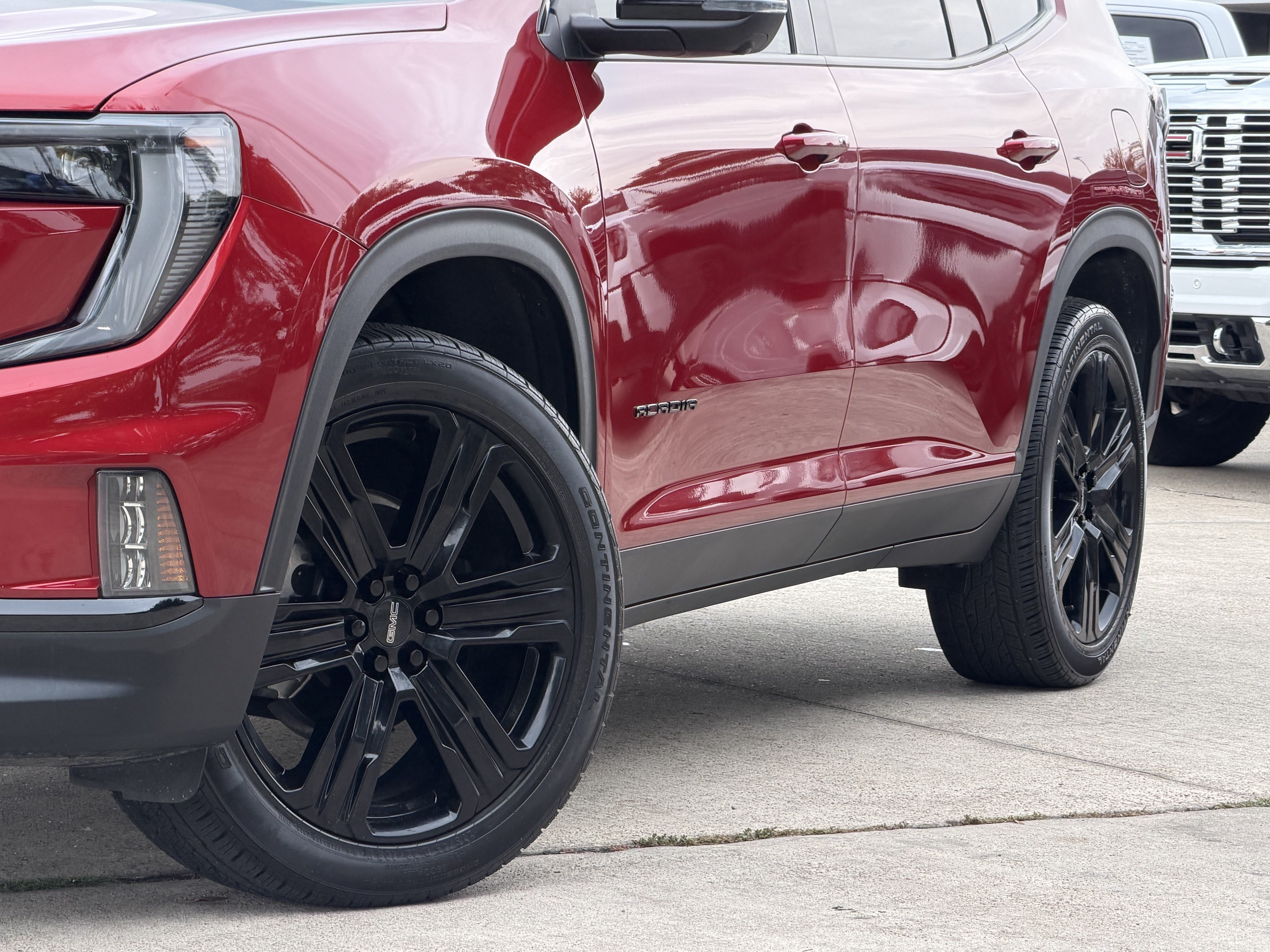 Used 2025 GMC Acadia Elevation w/ Elevation Premium Package FWD image 3