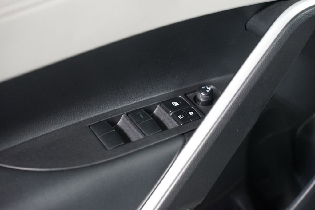 Used 2025 Toyota Corolla Cross L FWD image 27