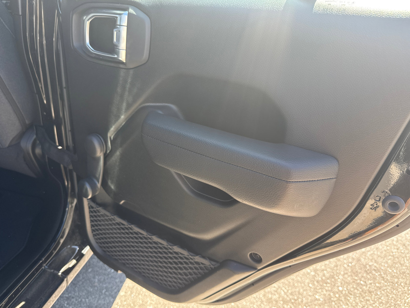 Used 2024 Jeep Wrangler Sport image 17