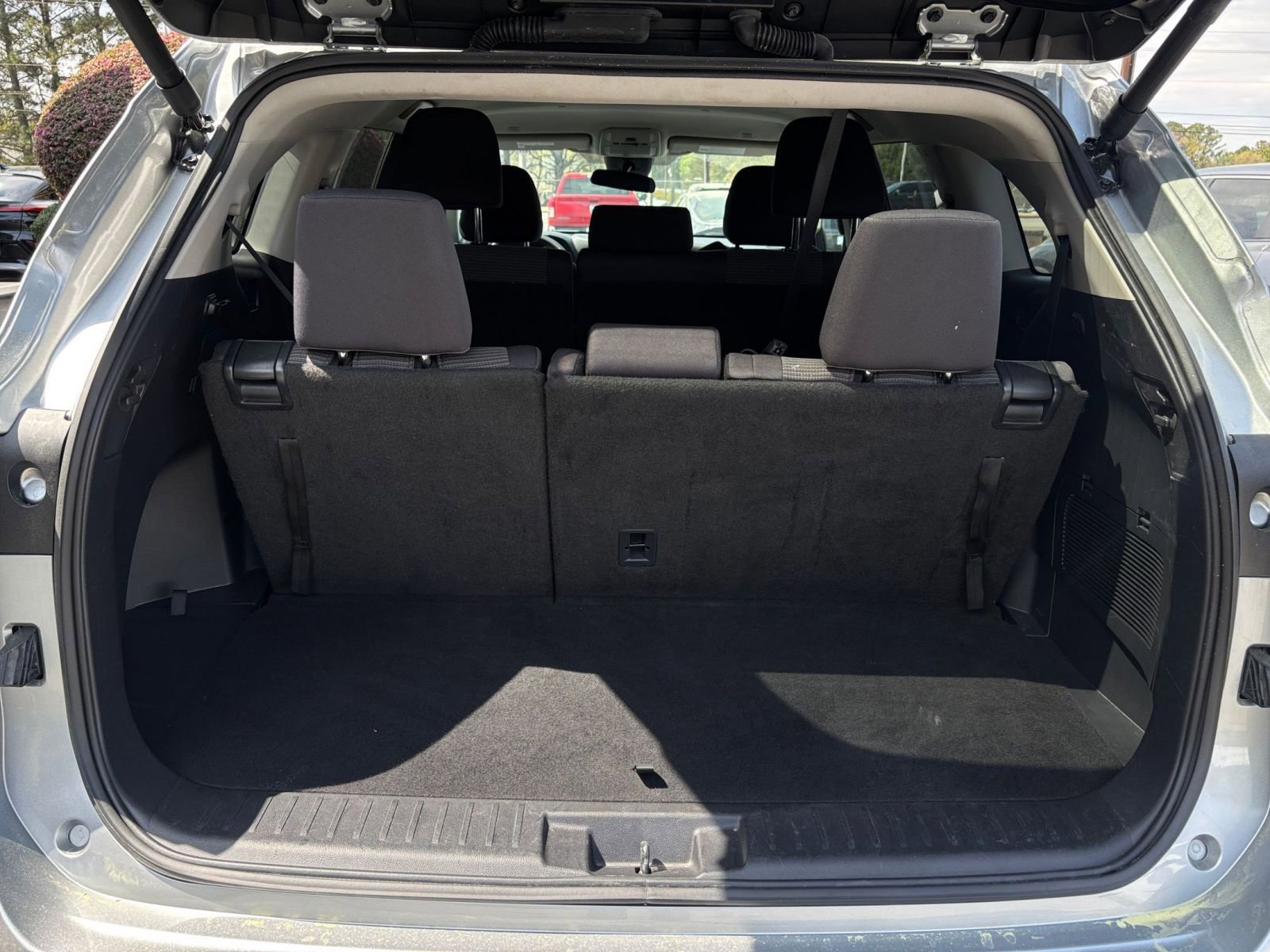 Used 2025 Toyota Highlander LE image 32
