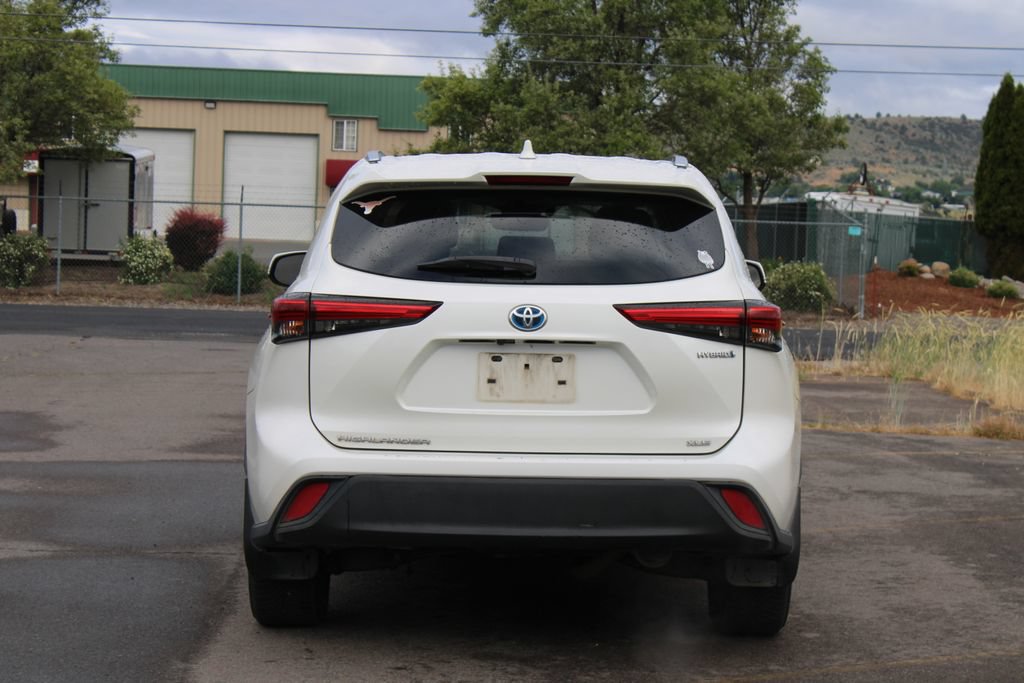 Used 2021 Toyota Highlander XLE AWD/4WD image 5