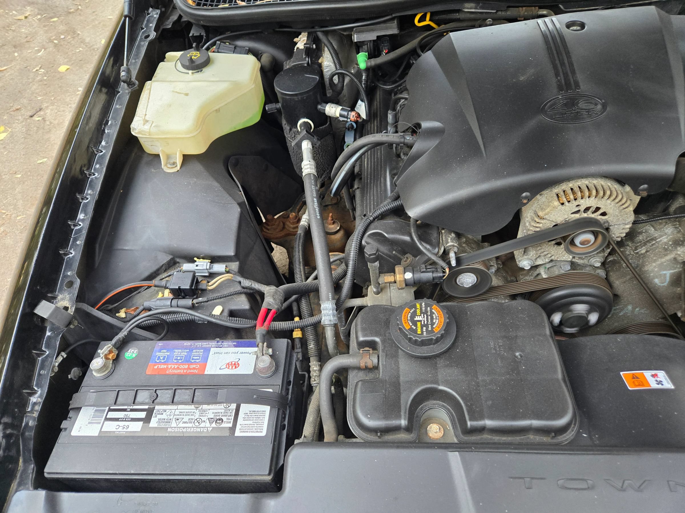 Used 2000 Lincoln Town Car Executive RWD image 30