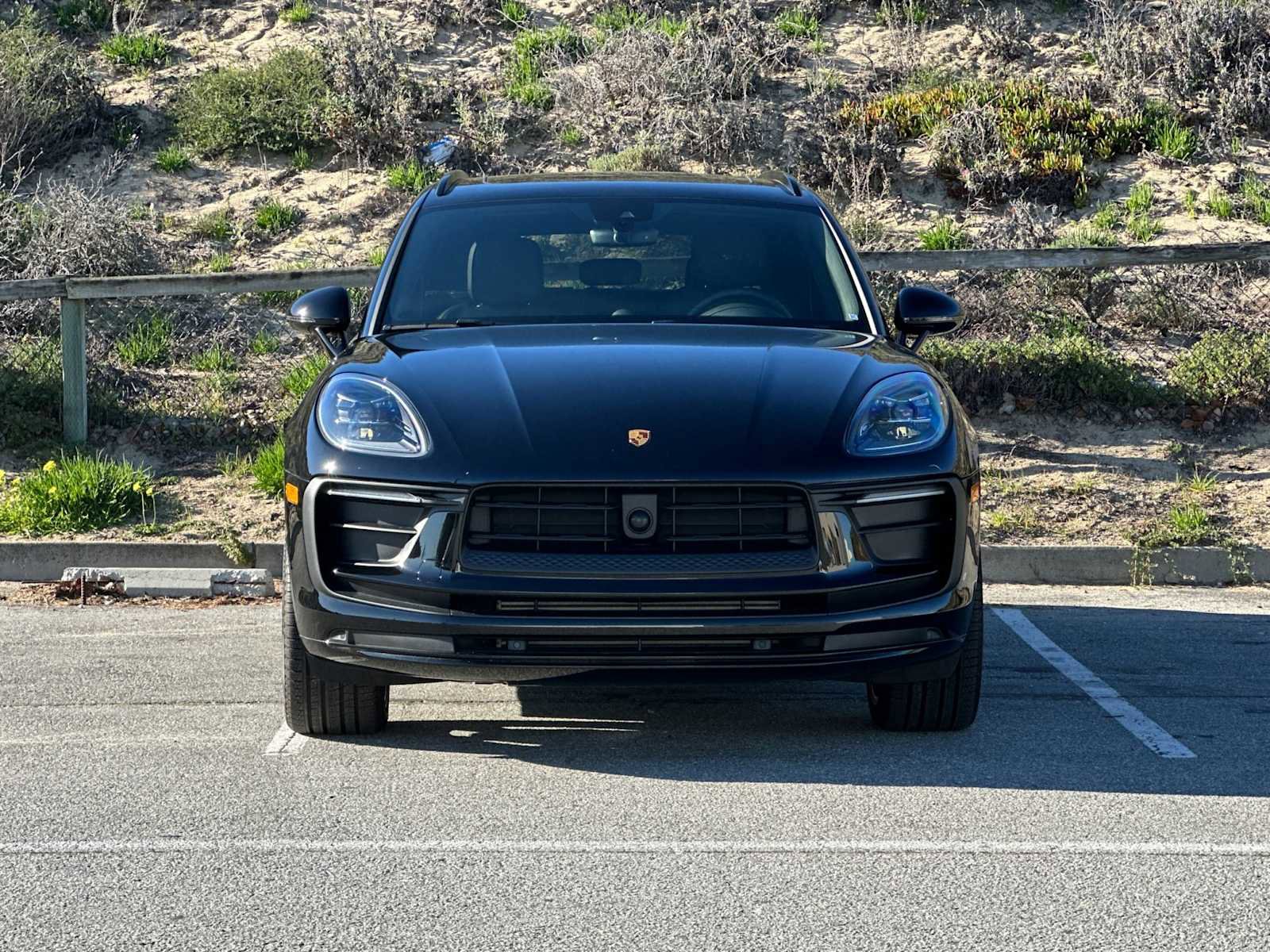 Certified 2025 Porsche Macan AWD/4WD image 11