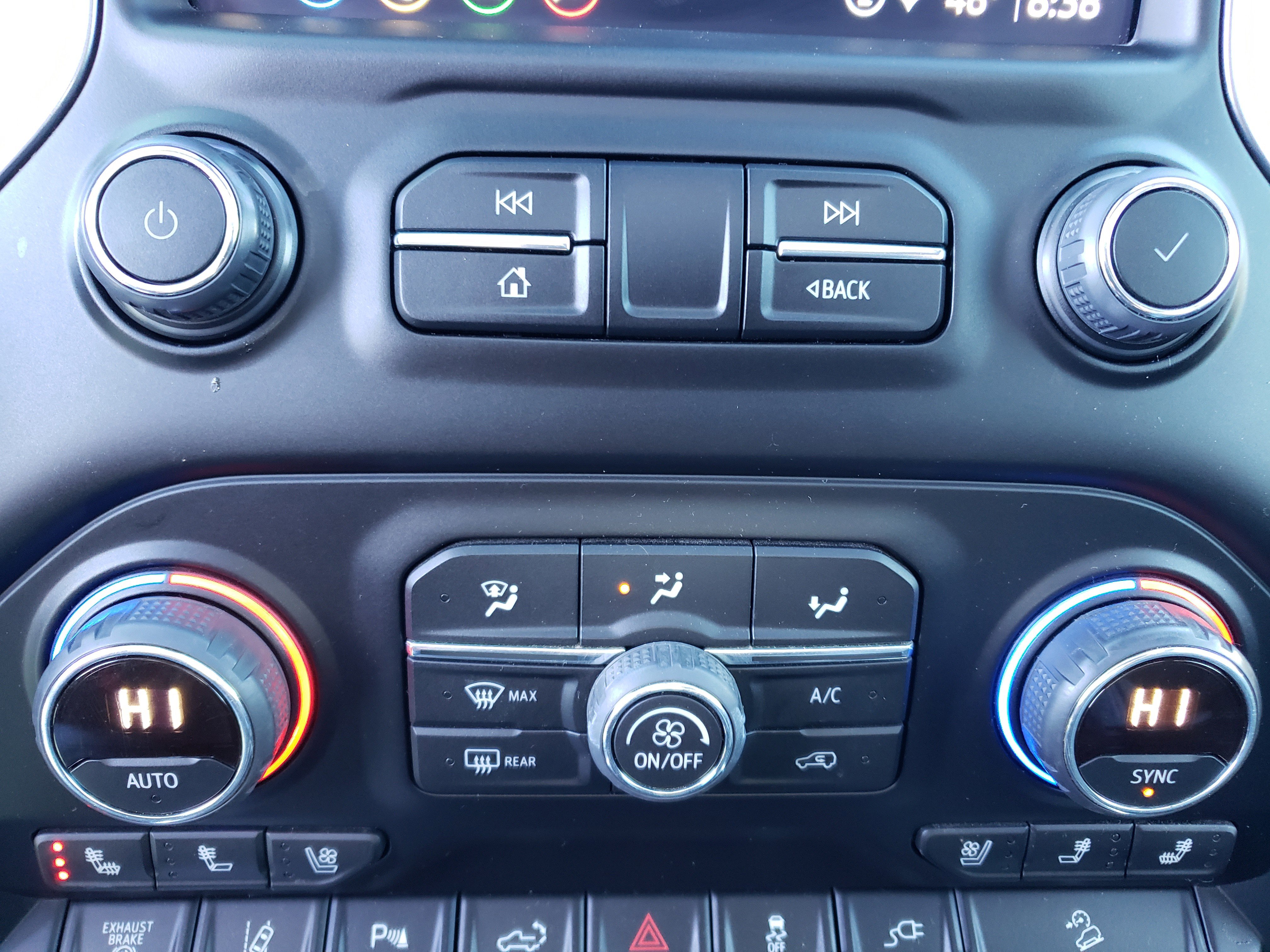 Used 2022 Chevrolet Silverado 2500 LTZ w/ LTZ Premium Package image 22