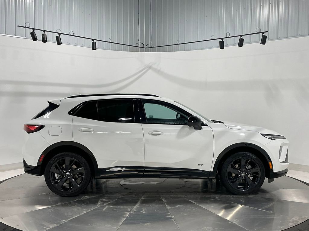Used 2025 Buick Envision Sport Touring image 10