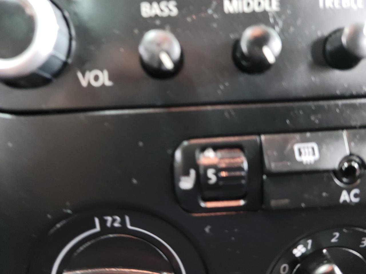 Used 2009 Volkswagen Rabbit S image 18