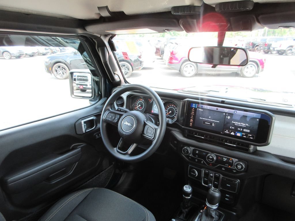 Used 2025 Jeep Gladiator Sport AWD/4WD image 24