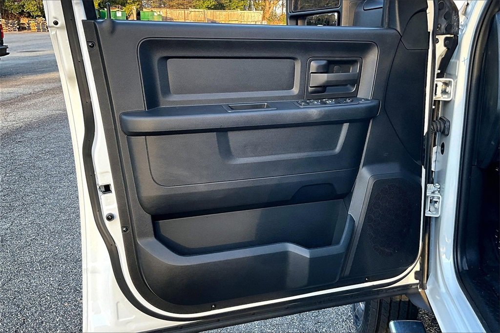 Used 2024 RAM 5500 Tradesman w/ Chrome Appearance Group image 17