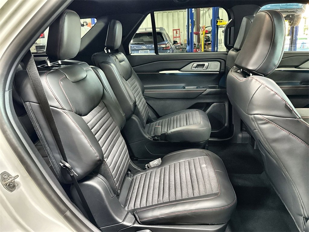 New 2026 Ford Explorer ST-Line w/ ST-Line Street Pack image 32