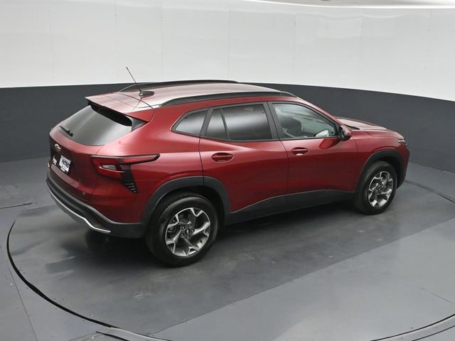 Used 2025 Chevrolet Trax LT FWD image 30