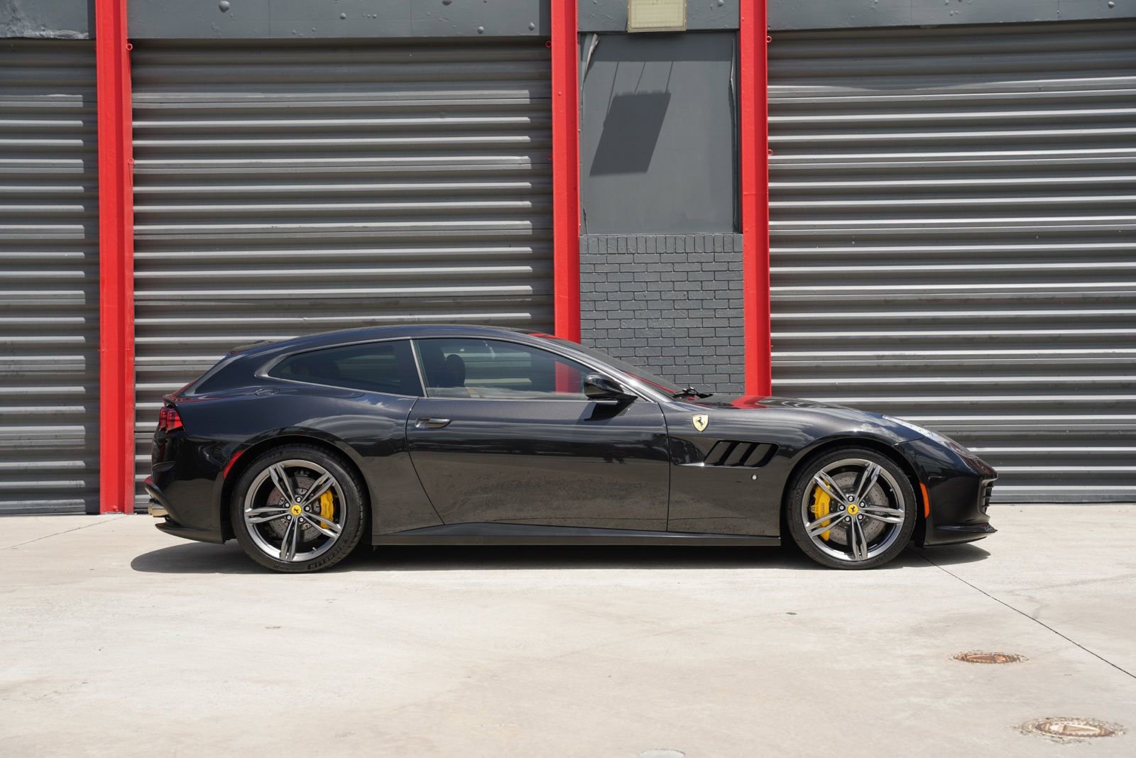 Used 2017 Ferrari GTC4Lusso image 11