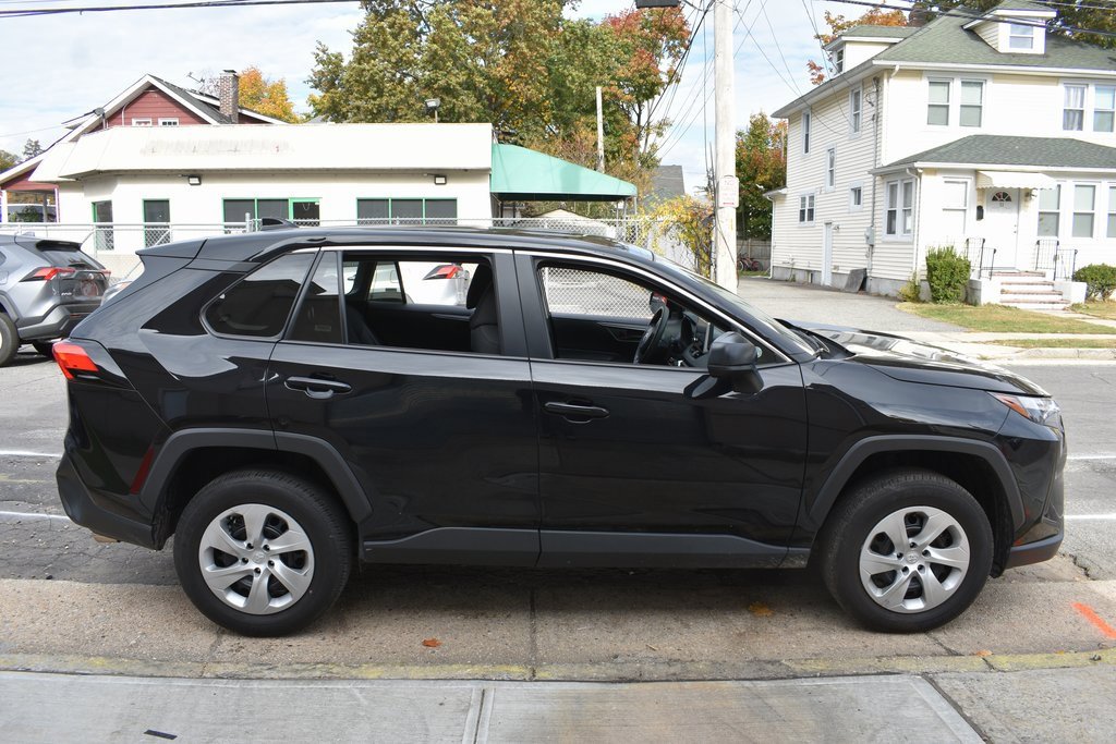 Used 2025 Toyota RAV4 LE image 5