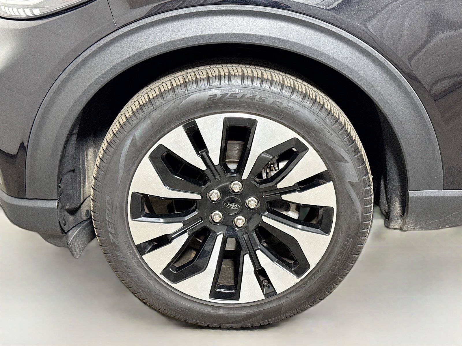 Used 2025 Ford Explorer Platinum AWD/4WD image 32