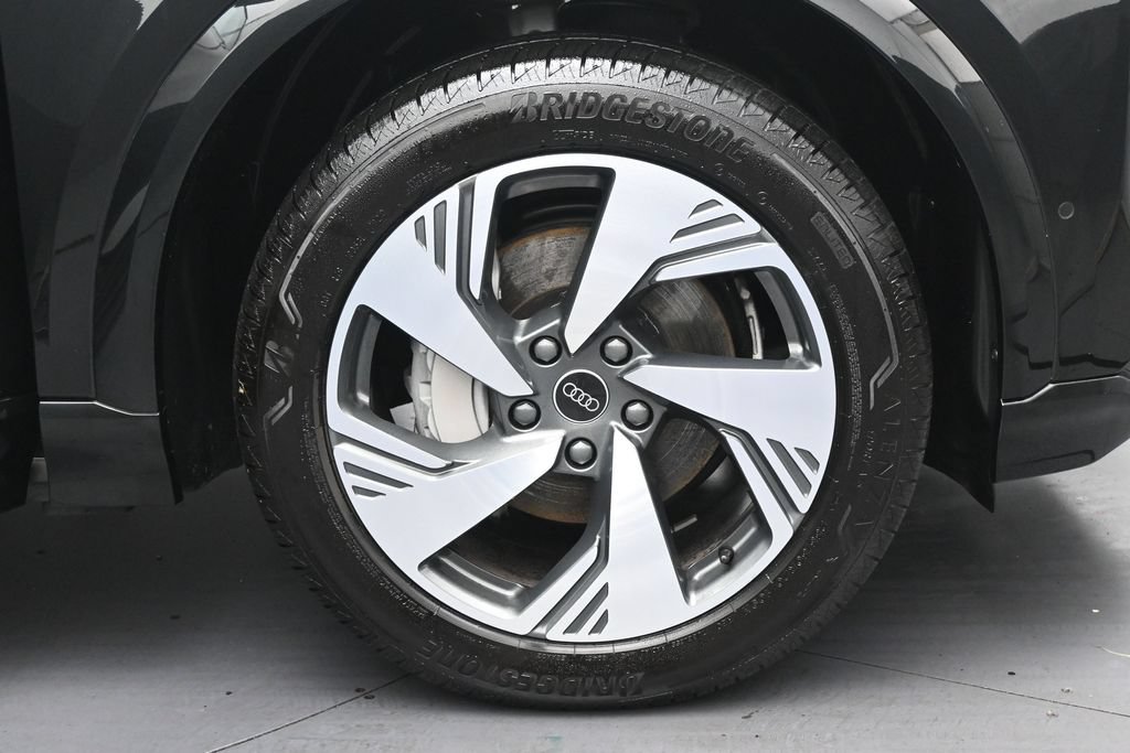 Used 2025 Audi Q6 e-tron Premium Plus w/ Premium Plus AWD/4WD image 32