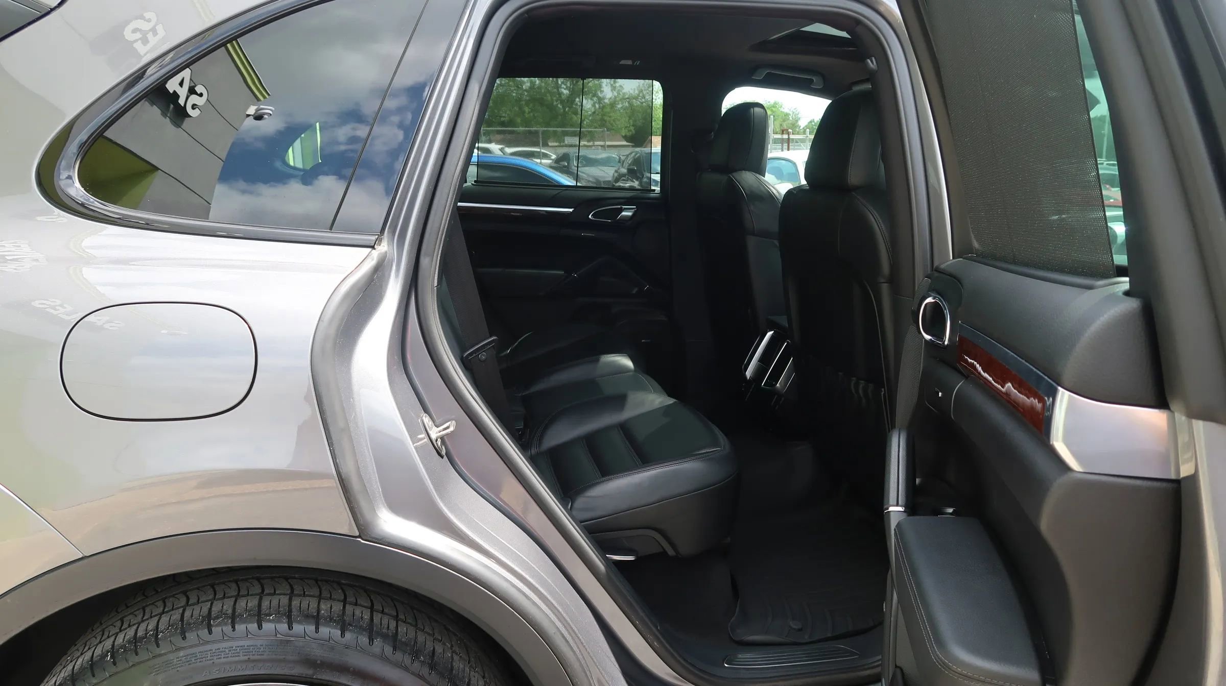 Used 2011 Porsche Cayenne S AWD/4WD image 22