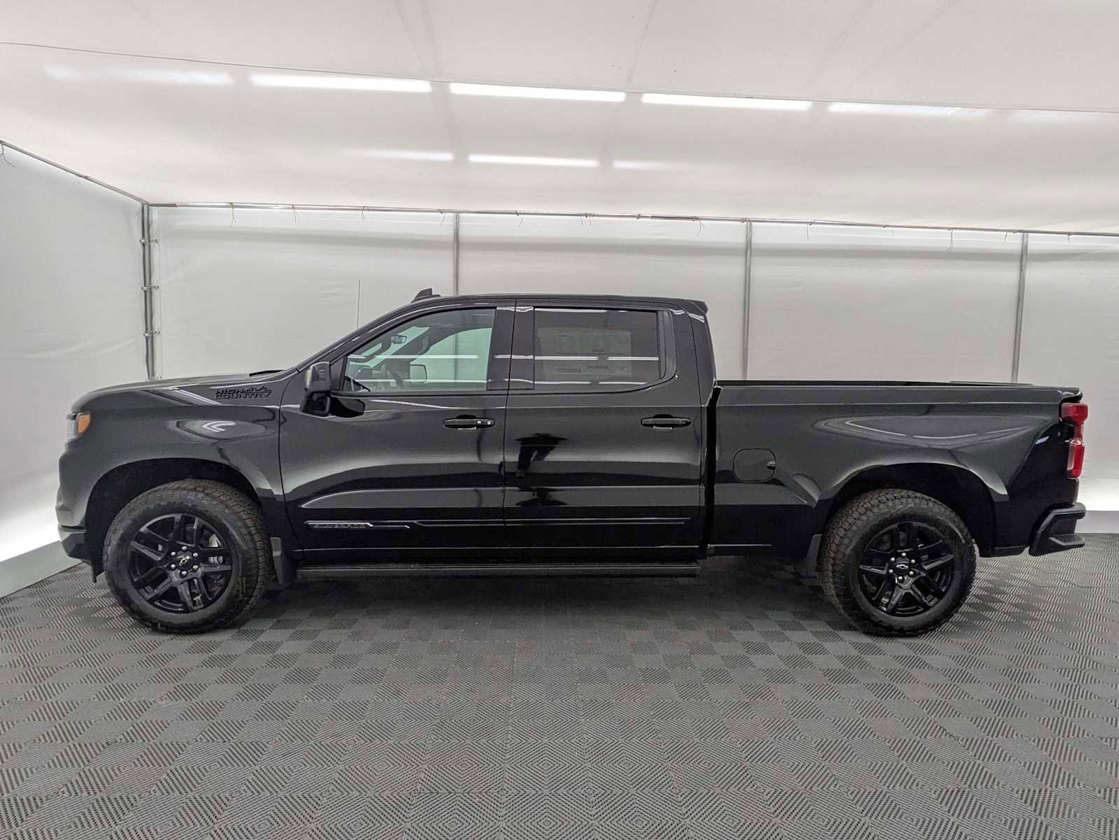 New 2026 Chevrolet Silverado 1500 High Country w/ Midnight Edition image 3