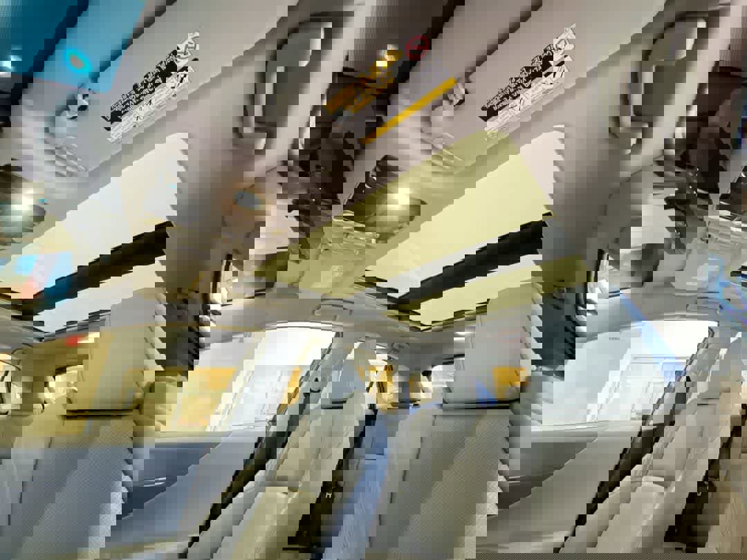 Used 2021 Toyota Venza Limited image 24