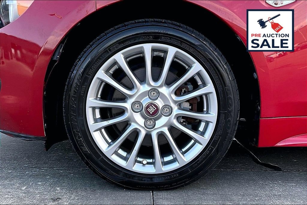 Used 2018 FIAT 124 Spider Classica w/ Technology & Siriusxm Group RWD image 9