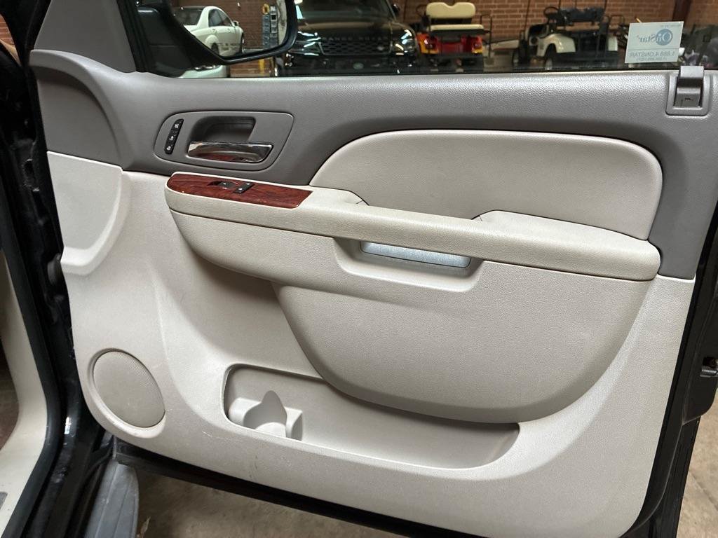 Used 2010 Chevrolet Tahoe LTZ AWD/4WD image 29