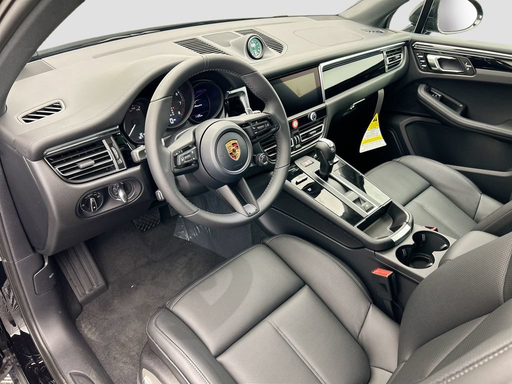 Used 2026 Porsche Macan AWD/4WD image 4