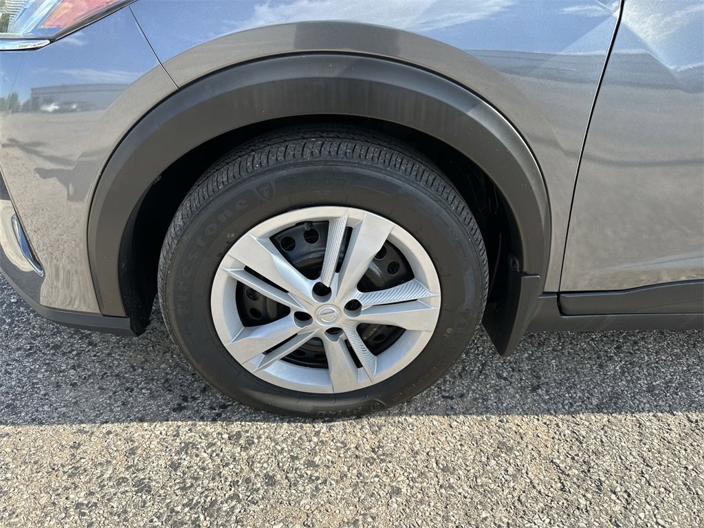 Used 2022 Nissan Kicks S image 10