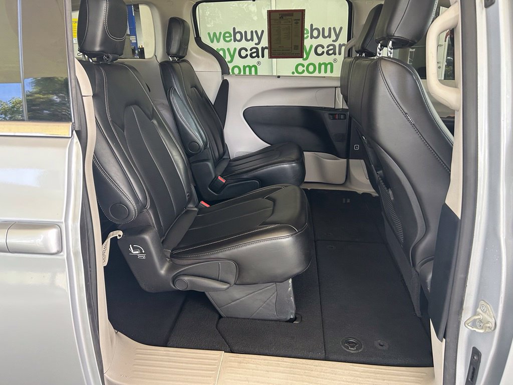 Used 2024 Chrysler Pacifica Touring-L FWD image 25