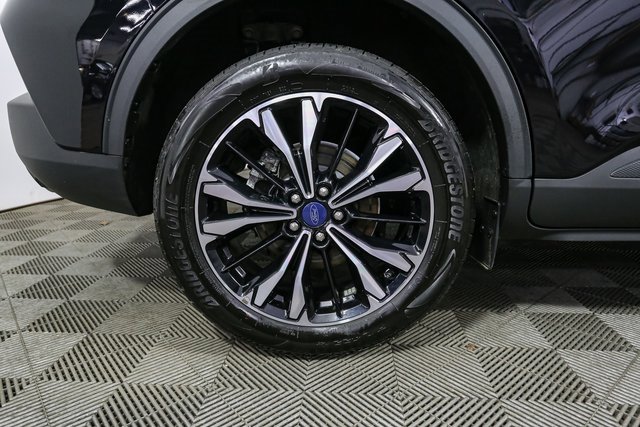 Used 2022 Ford Escape SE w/ SE Sport Appearance Package image 16