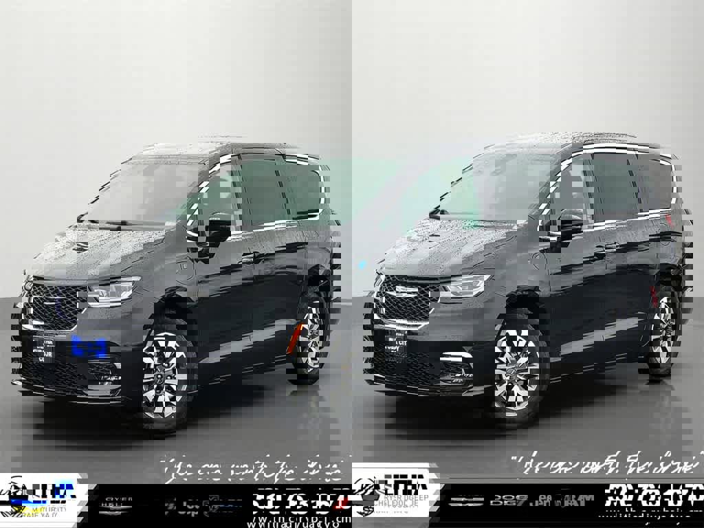 Used 2023 Chrysler Pacifica Touring-L image 1