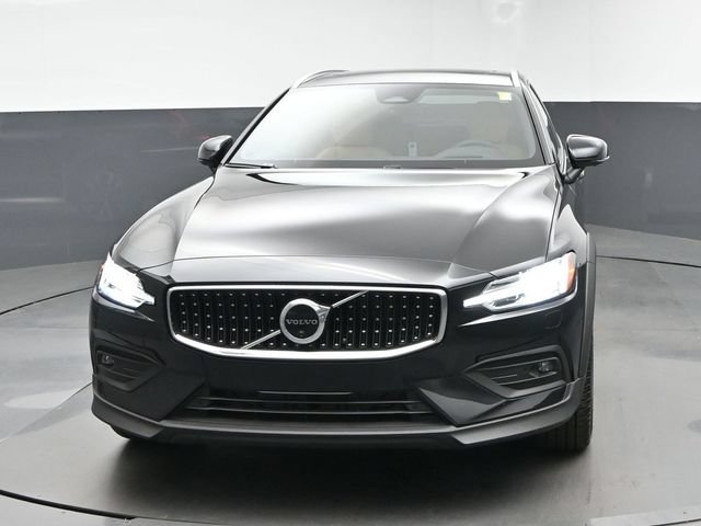 New 2026 Volvo V60 B5 Cross Country Ultra w/ Climate Package AWD/4WD image 3