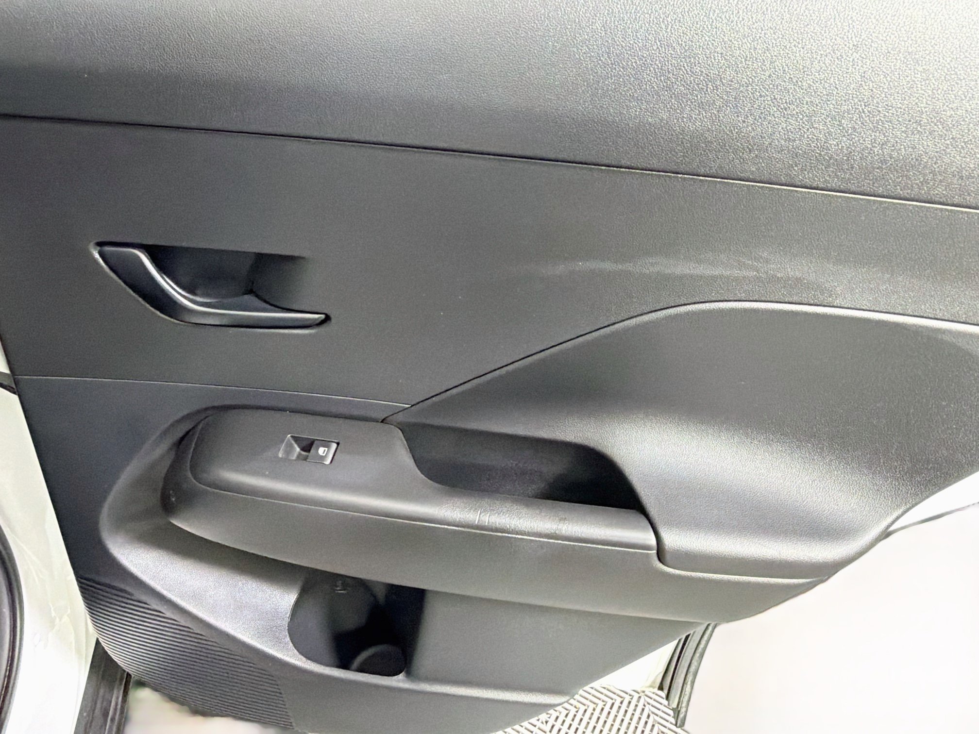 Used 2025 Hyundai Kona SEL FWD image 27