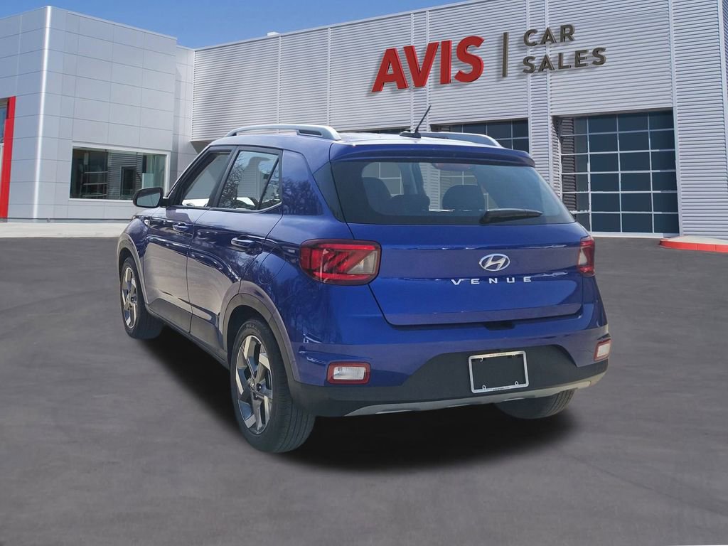 Used 2025 Hyundai Venue SEL image 3