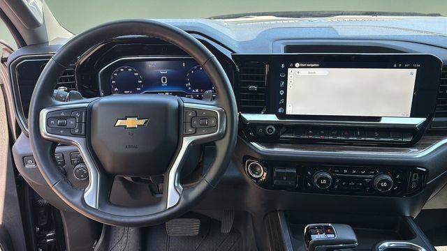 Used 2025 Chevrolet Silverado 1500 LT w/ Z71 Off-Road Package AWD/4WD image 10