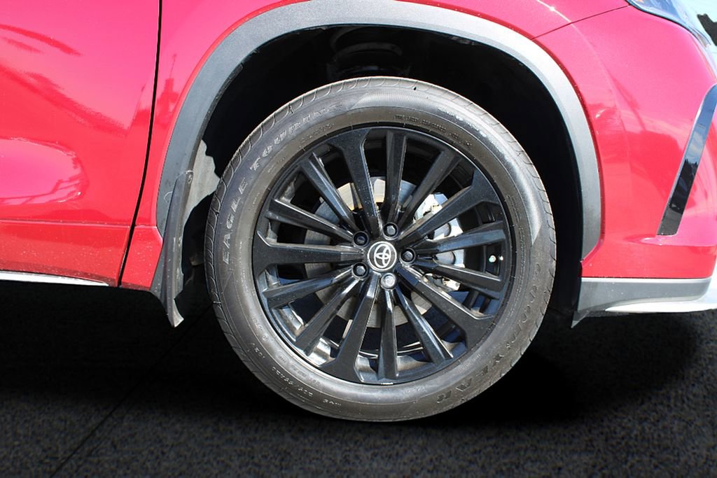 Used 2025 Toyota Highlander XSE image 11