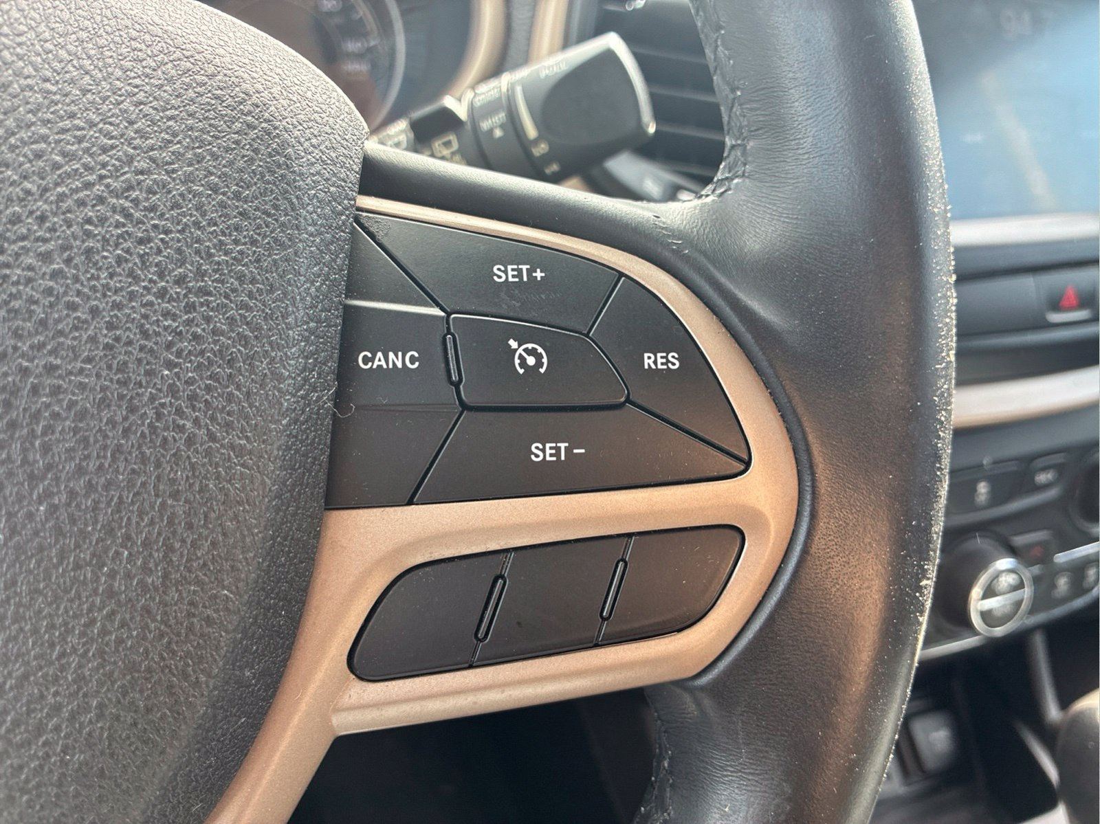 Certified 2017 Jeep Cherokee Latitude w/ Comfort/Convenience Group FWD image 15