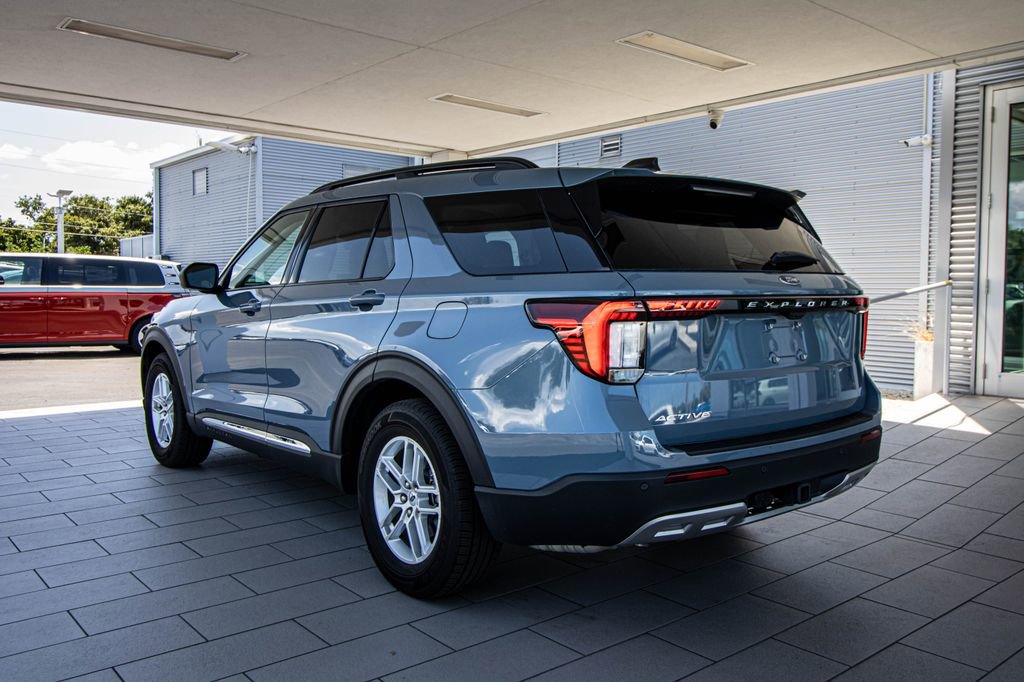 Used 2025 Ford Explorer Active w/ Active Comfort Package RWD image 11